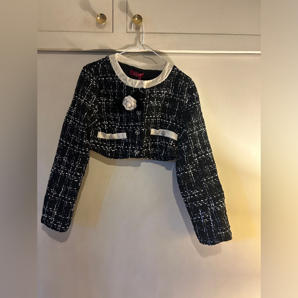 Crop black tweed